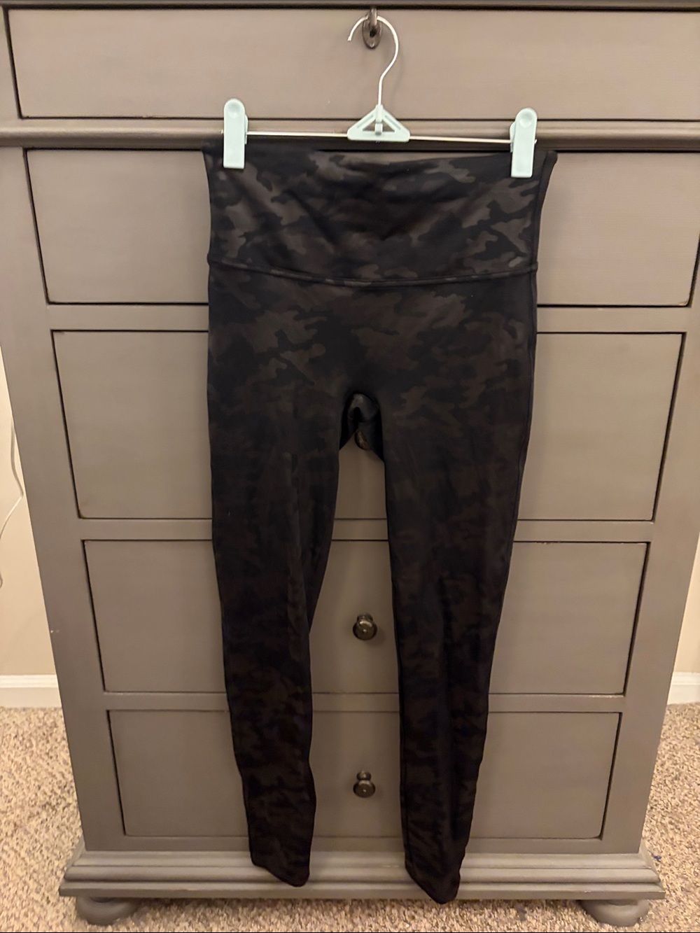 Black camo print Spanx leggings, size medium